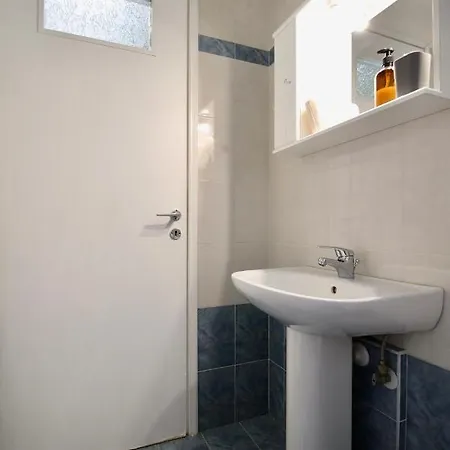 Holiday home μικρό της αγγελικής με αυλή και Parking Kalamata
