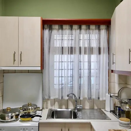 μικρό της αγγελικής με αυλή και Parking * Kalamata