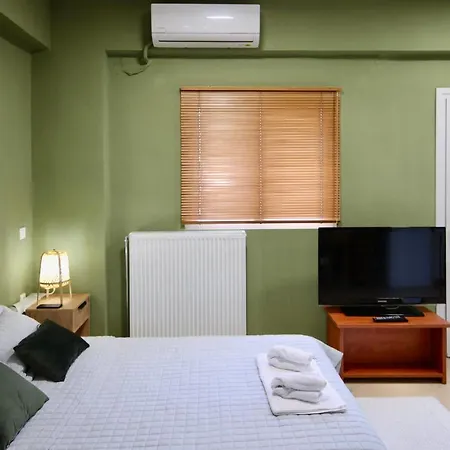 μικρό της αγγελικής με αυλή και Parking Сasa de vacaciones Kalamata